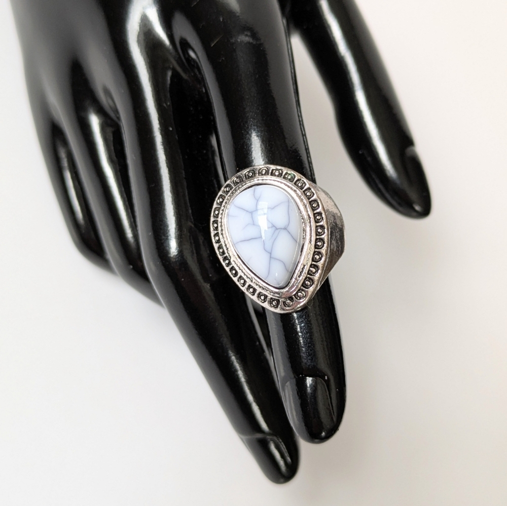 Boho White Howlite Teardrop Statement Ring Silver Tone Sz. 6 Bohemian Festival